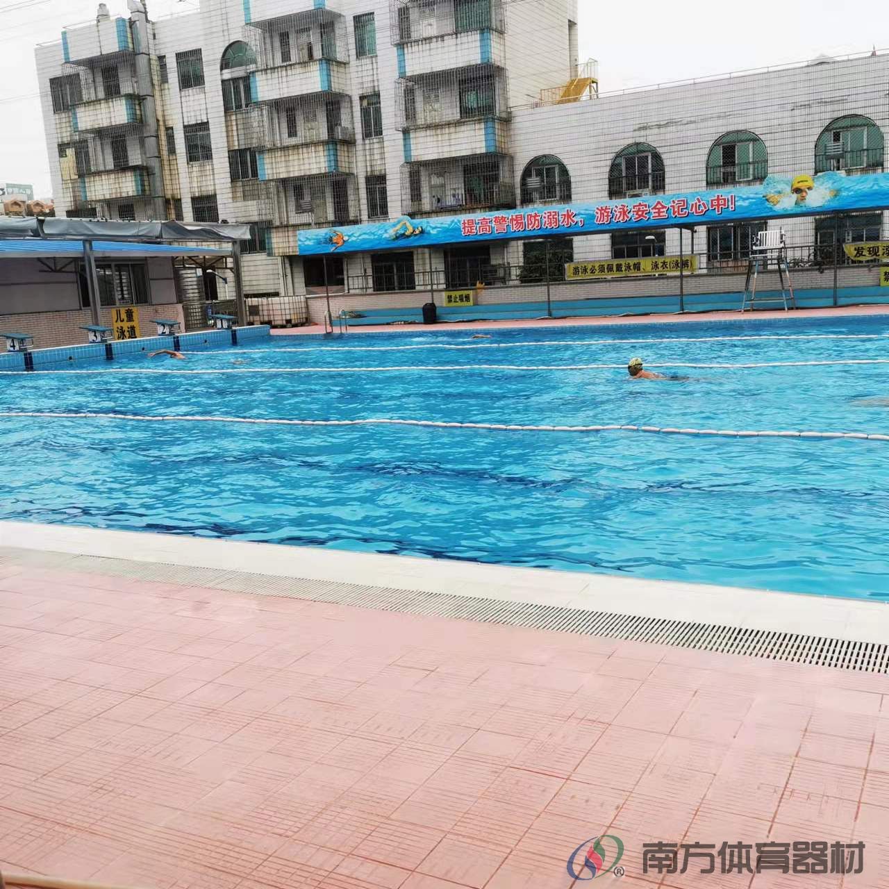 黄岐文化广场游泳池(图1)